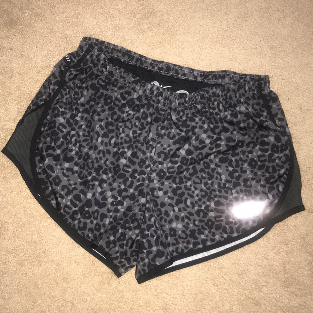 Nike Dri-Fit workout short - Picture 1 of 8